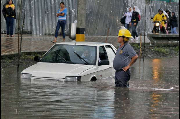 Esteban Vanegas - Las v&#237;as del centro y del occidente de Medell&#237;n fueron las m&#225;s afectadas por las inundaciones.