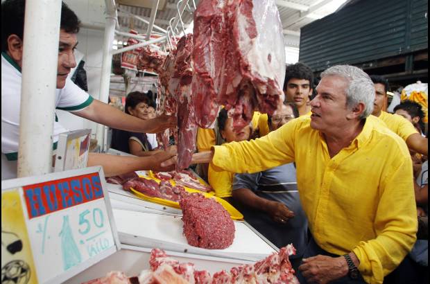 Reuters - Castañeda fue alcalde de Lima entre 2003 y 2010, la mayor plaza electoral del país.