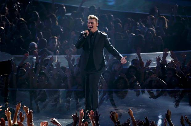 Reuters - Precisamente Sam Smith se destac&#243; durante la ceremonia con una interpretaci&#243;n de su &#233;xito &quot;Stay With Me&quot;.
