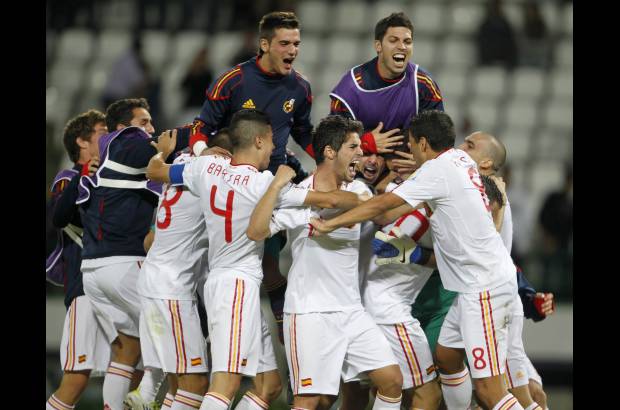 Reuters - No pod&#237;a ser mejor el cierre del Mundial Sub-20 en Manizales. Al mejor estilo mundialista, con un partido de 120 minutos, la definici&#243;n desde el punto penalti y una fiesta inolvidable en las gradas del Palogrande.