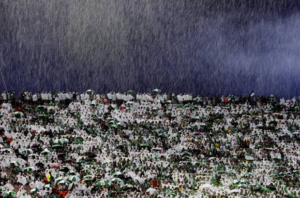 Henry Agudelo - Aunque el partido estuvo en la mayor&#237;a del tiempo bajo la lluvia, los verdolagas celebraron su t&#237;tulo n&#250;mero 20.