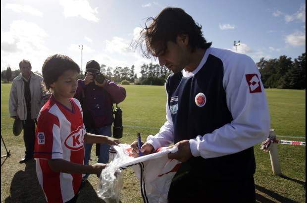 AP - Falcao siempre ha sido muy cercano con los ni&#241;os.