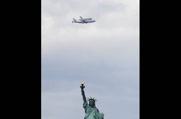 Foto Reuters - Sin embargo, antes el Enterprise permanecer&#225; varias semanas en el aeropuerto Kennedy hasta que sea desacoplado del B47 que lo trajo a Nueva York.