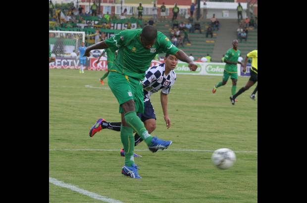 Colprensa - Quindío salvó un punto milagroso. La veteranía de Hamilton Ricard le dio el empate al equipo de Armenia 2-2.