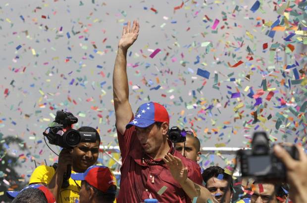 AP - El candidato opositor venezolano, Henrique Capriles, convocó este domingo a miles de seguidores en la avenida Caracas.