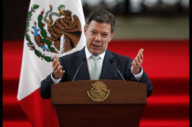AP - El presidente Juan Manuel Santos informó que el nuevo tratado de extradición sustituye uno de 1928 y que permitirá a los dos gobiernos "ser más efectivos" en la lucha contra el crimen.