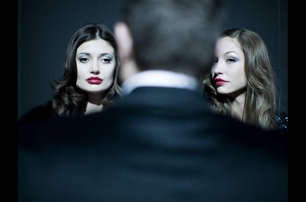 AP - El italiano Davide Monteleone, del The New York Times Style Magazine, ganó en la categoría Arte y entretenimiento por esta imagen de la Semana de la Moda de Milán.