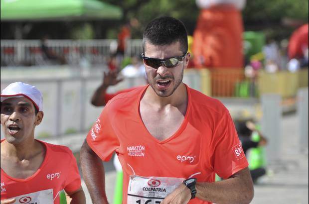 Esteban Jaramillo y Sebasti&#225;n Salazar - M&#225;s de 10 mil competidores se dieron cita en esta hist&#243;rica cita deportiva que se corr&#237;a en las modalidades de 5, 10, 21 y 42 kil&#243;metros.