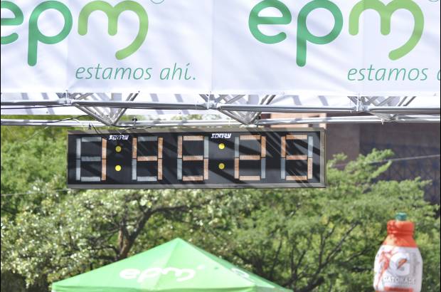 Esteban Jaramillo y Sebasti&#225;n Salazar - M&#225;s de 10 mil competidores se dieron cita en esta hist&#243;rica cita deportiva que se corr&#237;a en las modalidades de 5, 10, 21 y 42 kil&#243;metros.