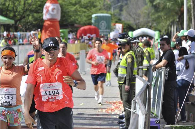 Esteban Jaramillo y Sebasti&#225;n Salazar - M&#225;s de 10 mil competidores se dieron cita en esta hist&#243;rica cita deportiva que se corr&#237;a en las modalidades de 5, 10, 21 y 42 kil&#243;metros.