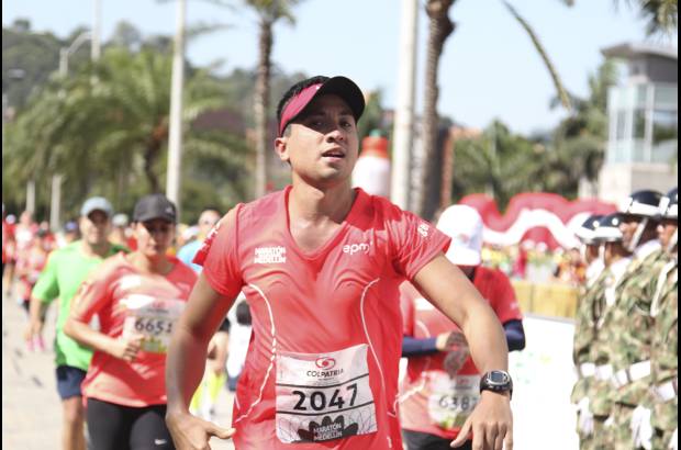 Esteban Jaramillo y Sebasti&#225;n Salazar - M&#225;s de 10 mil competidores se dieron cita en esta hist&#243;rica cita deportiva que se corr&#237;a en las modalidades de 5, 10, 21 y 42 kil&#243;metros.