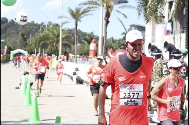 Esteban Jaramillo y Sebasti&#225;n Salazar - M&#225;s de 10 mil competidores se dieron cita en esta hist&#243;rica cita deportiva que se corr&#237;a en las modalidades de 5, 10, 21 y 42 kil&#243;metros.