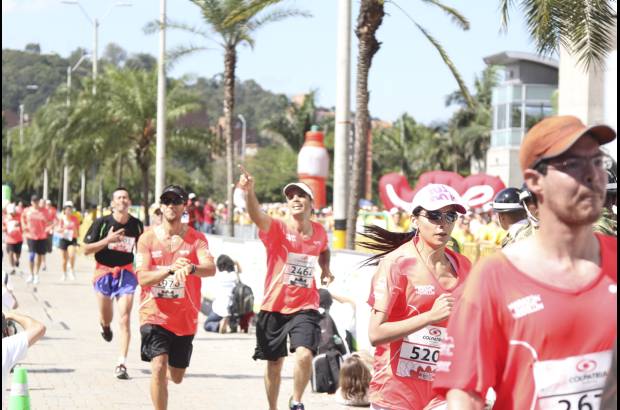 Esteban Jaramillo y Sebasti&#225;n Salazar - M&#225;s de 10 mil competidores se dieron cita en esta hist&#243;rica cita deportiva que se corr&#237;a en las modalidades de 5, 10, 21 y 42 kil&#243;metros.