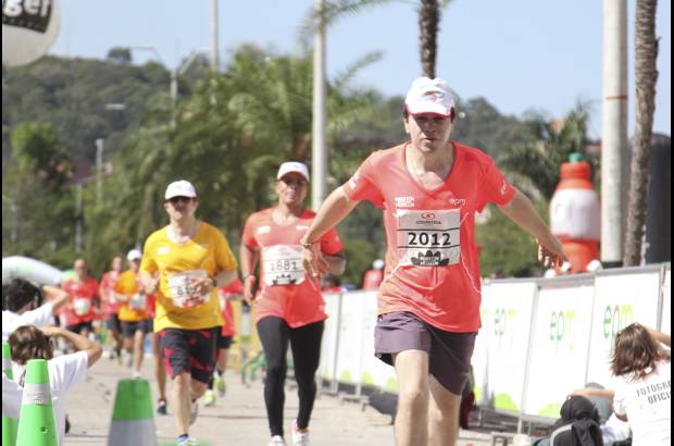 Esteban Jaramillo y Sebasti&#225;n Salazar - M&#225;s de 10 mil competidores se dieron cita en esta hist&#243;rica cita deportiva que se corr&#237;a en las modalidades de 5, 10, 21 y 42 kil&#243;metros.
