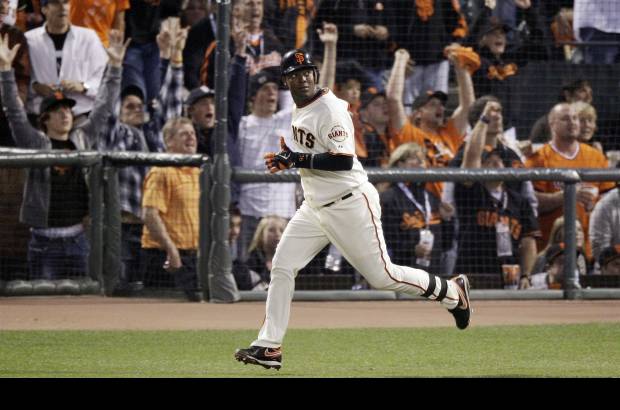 AP - Un jonrón solitario del campocorto colombiano contra C.J. Wilson quebró un empate sin carreras en el quinto inning y después agregó un sencillo que produjo dos anotaciones en el octavo, y sus Gigantes de Francisco despacharon 9-0 a los Rangers de Texas para tomar una ventaja 2-0 en la Serie.