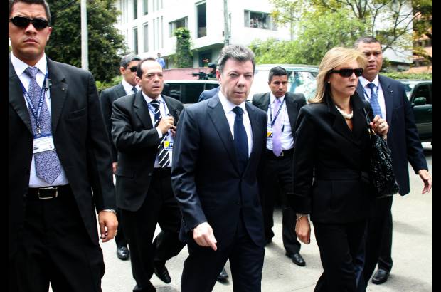 Colprensa - El presidente Juan Manuel Santos y la Primera Dama, Mar&#237;a Clemencia Rodr&#237;guez acompa&#241;aron a la familia Casta&#241;o Valencia en el sepelio de do&#241;a Gloria.