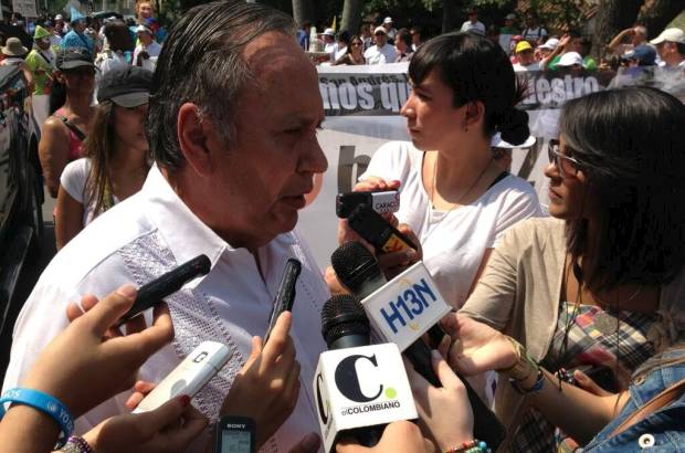 Cortes&#237;a - &#211;scar Tulio Lizcano tambi&#233;n apoy&#243; la marcha para el fin del conflicto armado en Colombia.