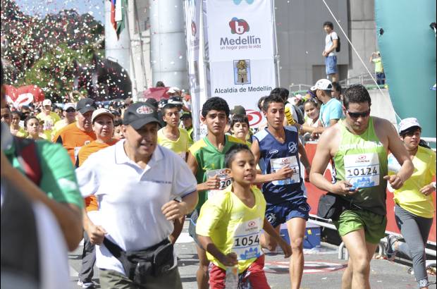 Esteban Jaramillo y Sebastián Salazar - Más de 10 mil competidores se dieron cita en esta histórica cita deportiva que se corría en las modalidades de 5, 10, 21 y 42 kilómetros