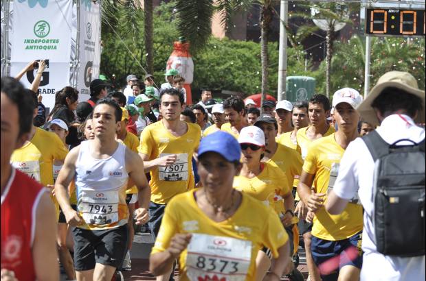 Esteban Jaramillo y Sebastián Salazar - Más de 10 mil competidores se dieron cita en esta histórica cita deportiva que se corría en las modalidades de 5, 10, 21 y 42 kilómetros