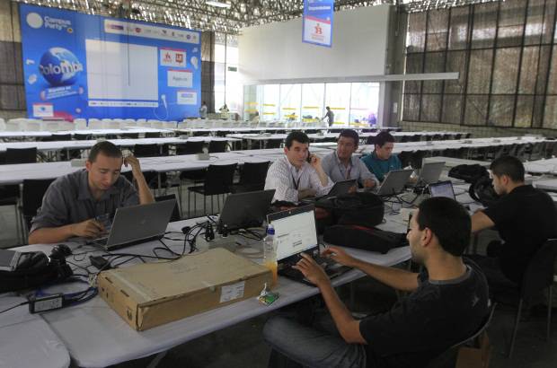 Robinson Sáenz - Más de 200 personas son las encargadas del montaje de Campus Party Colombia 2013.
