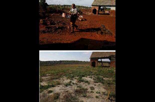 Reuters - Donde tras el vertido no se ve&#237;a nada m&#225;s que el lodo rojo, hoy se inaugur&#243; un parque conmemorativo, en recuerdo de los da&#241;os materiales y las p&#233;rdidas de vidas humanas, que fueron llorados por muchos de los participantes.