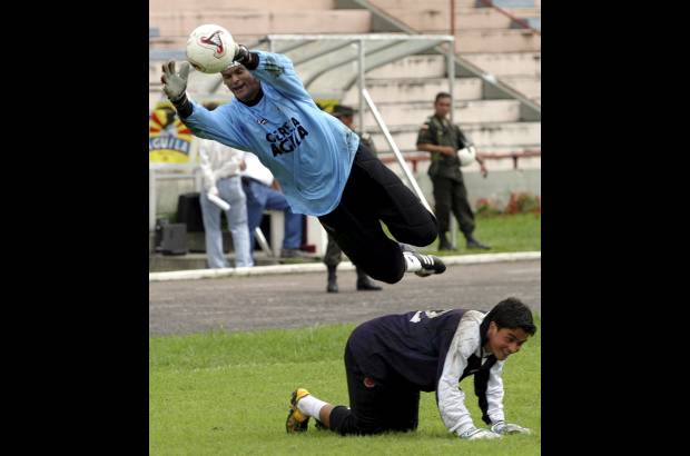 Foto archivo - El portero vallecaucano Miguel &#193;ngel Calero Rodr&#237;guez descrest&#243; con todo su talento en el club Independiente de Ginebra, el Club Sporting de Barraquilla, el Deportivo Cali, el Club Atl&#233;tico Nacional, el Pachuca y la selecci&#243;n Colombia.