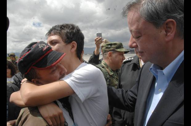 Ministerio de Defensa-Javier Casella - El ministro de Defensa, Gabriel Silva Luj&#225;n, destac&#243; el valor de los uniformados para soportar tantos a&#241;os de secuestro.