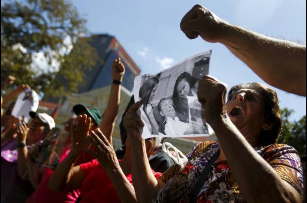 Reuters - Una vez m&#225;s el Gobierno agradeci&#243; &quot;el amor, la serenidad , la madurez y la entereza&quot; de pueblo venezolano en estos momentos.