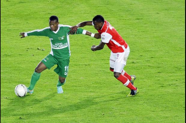 Colprensa - El mediocampista Luis Carlos Arias anot&#243; a los 47 minutos el gol del triunfo para que el Santa Fe venciera 1-0 al Deportivo Cali.