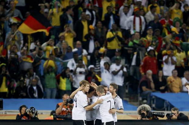 Reuters - La felicidad de los teutones al debutar con un contundente triunfo sobre los socceros.