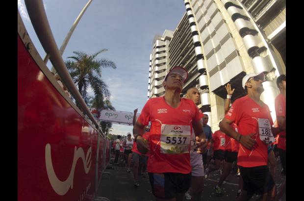 Esteban Jaramillo y Sebastián Salazar - Más de 10 mil competidores se dieron cita en esta histórica cita deportiva que se corría en las modalidades de 5, 10, 21 y 42 kilómetros.