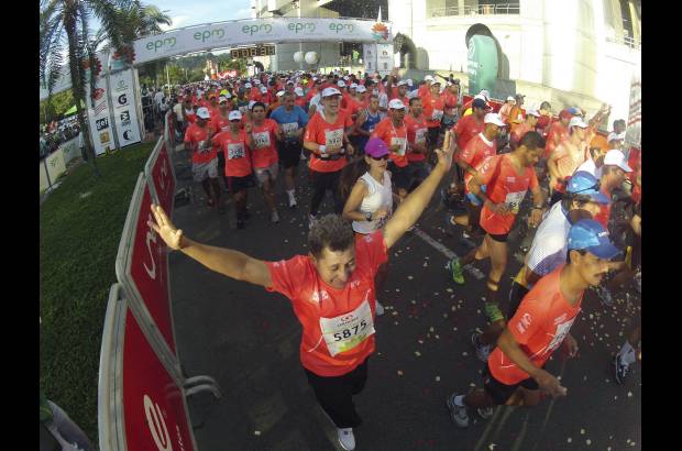 Esteban Jaramillo y Sebastián Salazar - Más de 10 mil competidores se dieron cita en esta histórica cita deportiva que se corría en las modalidades de 5, 10, 21 y 42 kilómetros.