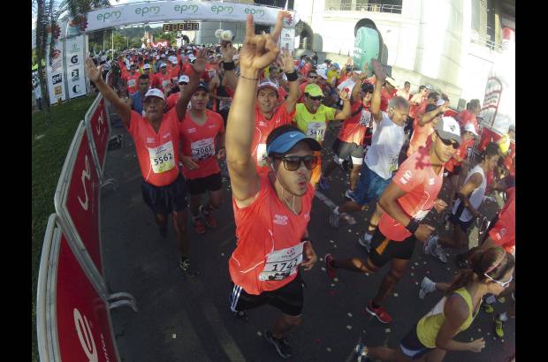 Esteban Jaramillo y Sebastián Salazar - Más de 10 mil competidores se dieron cita en esta histórica cita deportiva que se corría en las modalidades de 5, 10, 21 y 42 kilómetros.
