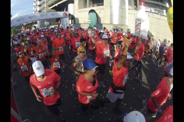 Esteban Jaramillo y Sebastián Salazar - Más de 10 mil competidores se dieron cita en esta histórica cita deportiva que se corría en las modalidades de 5, 10, 21 y 42 kilómetros.
