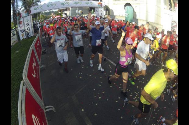 Esteban Jaramillo y Sebastián Salazar - Más de 10 mil competidores se dieron cita en esta histórica cita deportiva que se corría en las modalidades de 5, 10, 21 y 42 kilómetros.