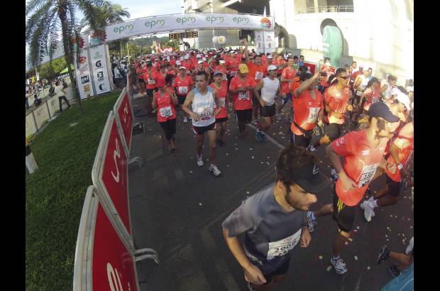 Esteban Jaramillo y Sebastián Salazar - Más de 10 mil competidores se dieron cita en esta histórica cita deportiva que se corría en las modalidades de 5, 10, 21 y 42 kilómetros.