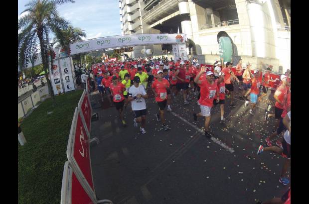Esteban Jaramillo y Sebastián Salazar - Más de 10 mil competidores se dieron cita en esta histórica cita deportiva que se corría en las modalidades de 5, 10, 21 y 42 kilómetros.