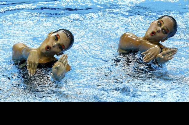 Reuters - Las colombianas Jennifer Cerquera y M&#243;nica Arango presentaron este martes su rutina libre, en la categor&#237;a de d&#250;os, en el Campeonato Mundial de Nataci&#243;n, que se cumple en China.