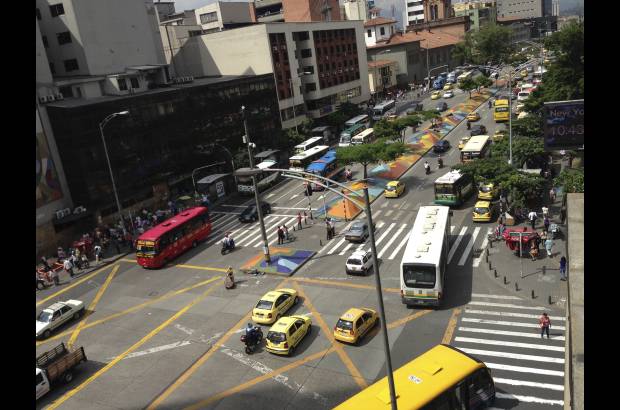 - El metropl&#250;s debe compartir los carriles de la v&#237;a como cualquier otro veh&#237;culo. Esto es lo que los usuarios m&#225;s critican.