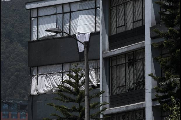 Foto Christian Castillo- Colprensa - Edificaciones ubicadas en las inmediaciones del atentado tambi&#233;n resultaron afectadas.