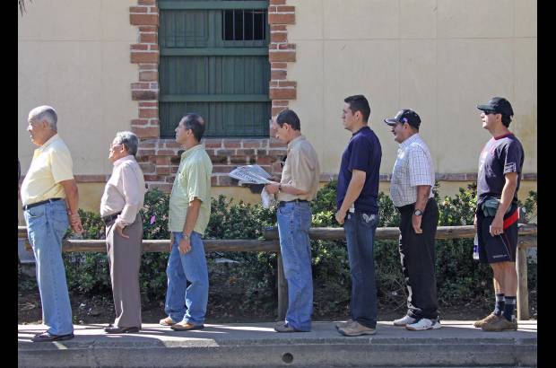 Juan Fernando Cano - En algunos lugares se presentaron filas para entrar a los sitios de votación.