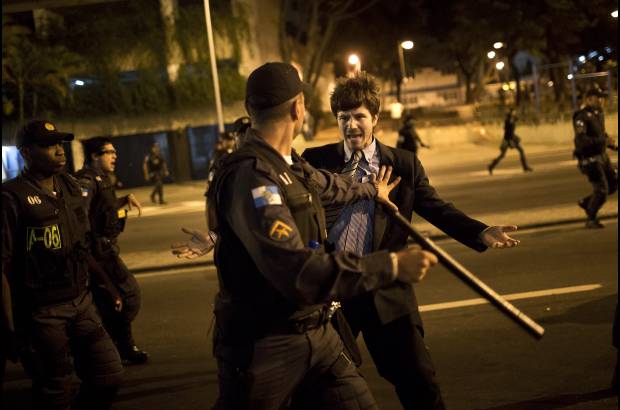 AP - Tambi&#233;n se realizaron protestas esta semana en R&#237;o de Janeiro contra el aumento de los servicios p&#250;blicos.
