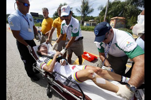 Reuters - Calle fue la &#250;ltima en caer en un aparatoso choque en el que tambi&#233;n result&#243; herida en una pierna y en el hombro la puertorrique&#241;a Aida Jim&#233;nez.