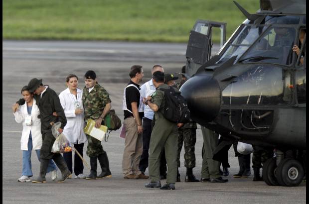 Raúl Palacios, enviado especial Colprensa - Uno de los primeros en descender de la aeronave fue el sargento viceprimero Luis Alfonso Beltrán Franco.