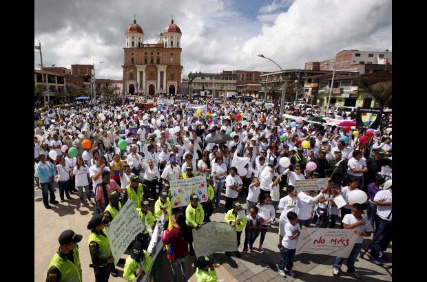 Manuel Saldarriaga - La marcha parti&#243; de la bas&#237;lica Nuestra Se&#241;ora de la Misericordia y concluy&#243; con un breve acto en el parque principal.
