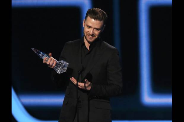 Reuters y AP - El cantante Justin Timberlake fue otro de los favoritos de la m&#250;sica que se llev&#243; a casa los premios a mejor alb&#250;m, mejor artista masculino y artista R&B favorito.