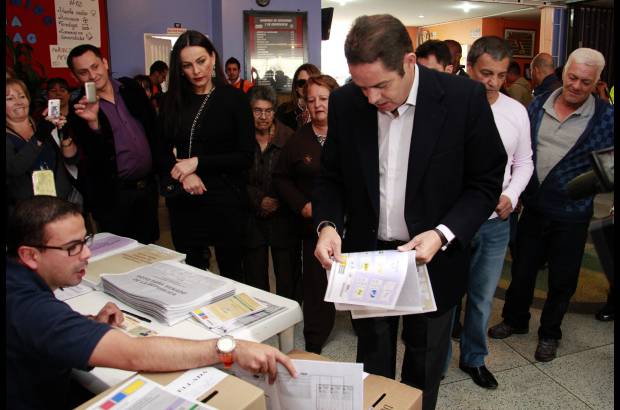 Agencias - El candidato a la vicepresidencia de la Rep&#250;blica, Germ&#225;n Vargas Lleras, vot&#243; en el sur de Bogot&#225;.