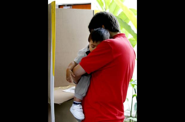 Jaime Pérez - El ejercicio de la democracia resultó muy aburrido para algunos pequeños que prefirieron dormir.