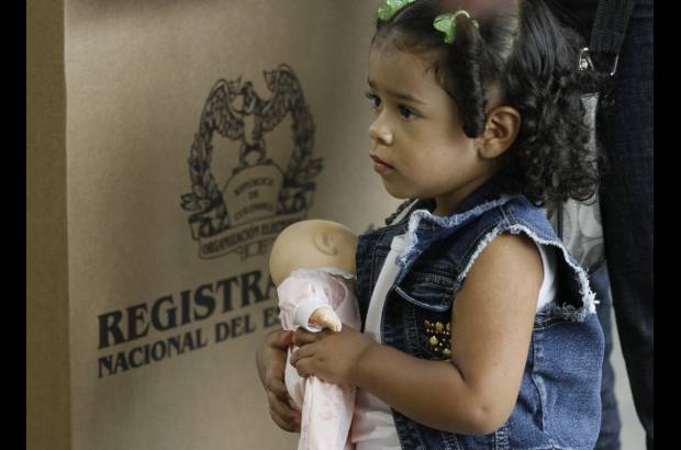 Donaldo Zuluaga - En el Palacio de Exposiciones, las mujeres ejercieron su derecho al voto en las diferentes mesas que estuvieron dispuestas para las elecciones al Senado, C&#225;mara y Parlamento Andino.