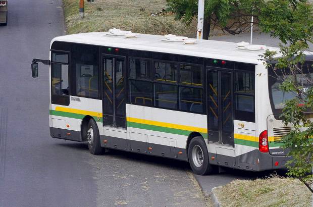 Donaldo Zuluaga - Este domingo llegaron ocho padrones de metropl&#250;s, procedentes de Buenaventura. Este lunes llegan otros 10 y al finalizar la semana deben estar en la ciudad los 47 buses para 100 pasajeros cada uno.